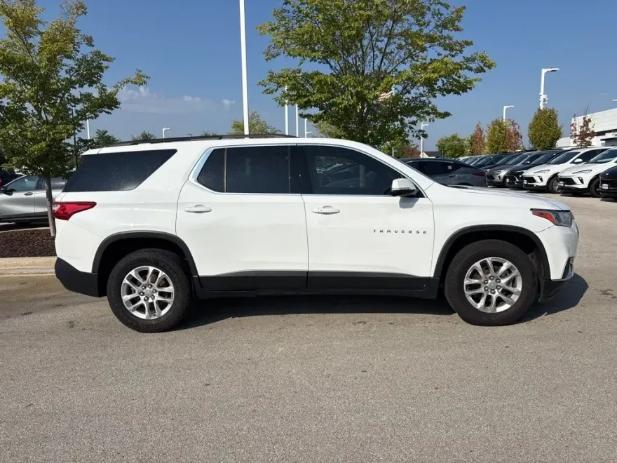 2019 Chevrolet Traverse Cloth 1LT photo 1
