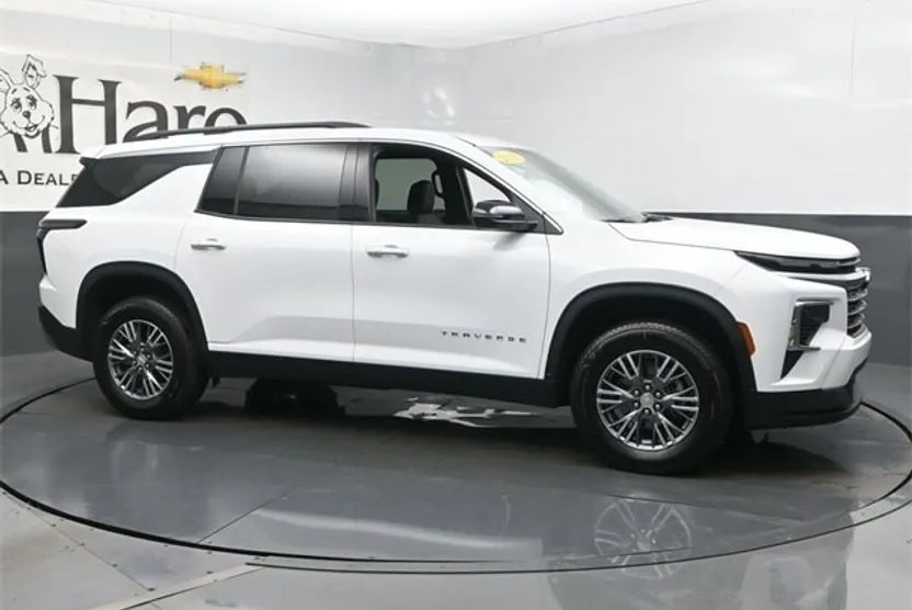 2025 Chevrolet Traverse photo 1