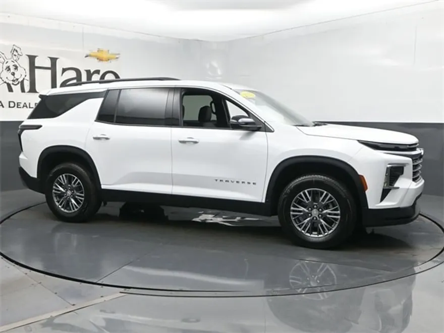 2025 Chevrolet Traverse photo 1