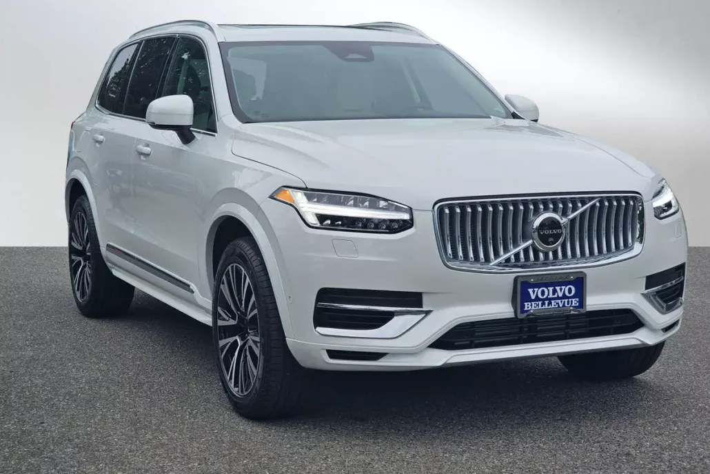 2025 Volvo XC90 T8 Plus photo 1