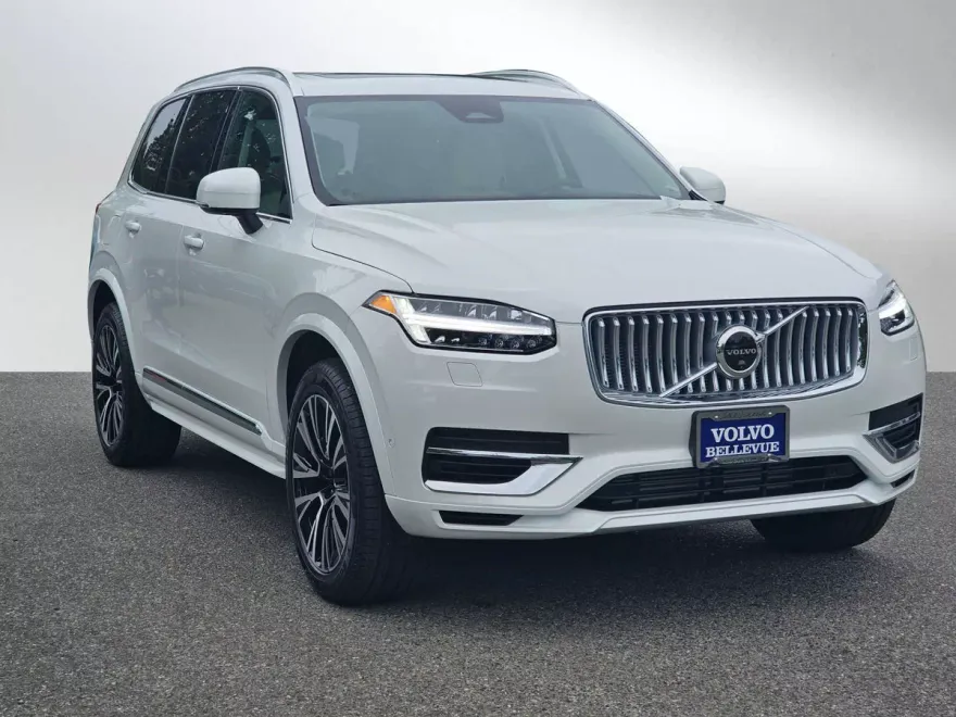 2025 Volvo XC90 T8 Plus photo 1