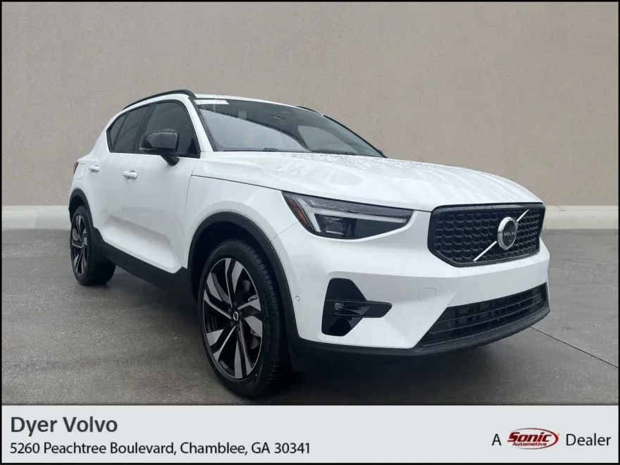 2025 Volvo XC40 photo 1