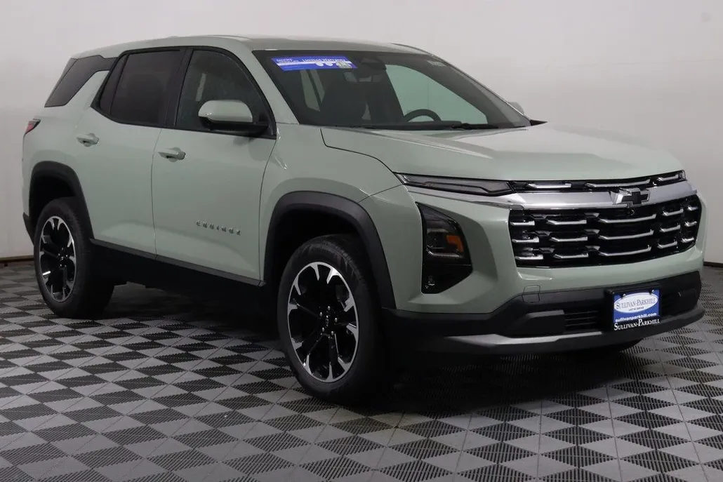 2026 Chevrolet Equinox LT photo 1