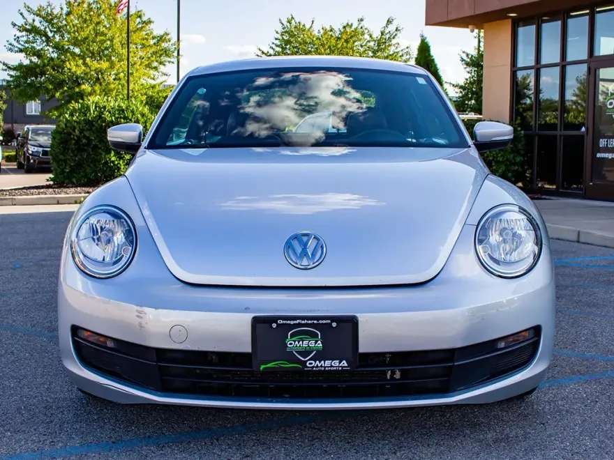 2012 Volkswagen Beetle 2.5L photo 1