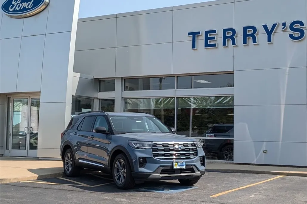 2025 Ford Explorer photo 1