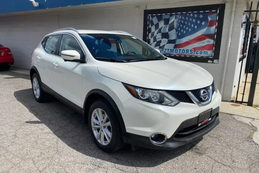 2017 Nissan Rogue Sport SV photo 1