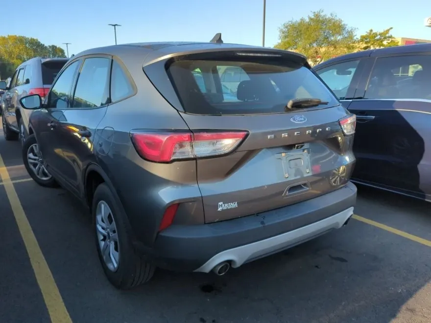 2022 Ford Escape S photo 1