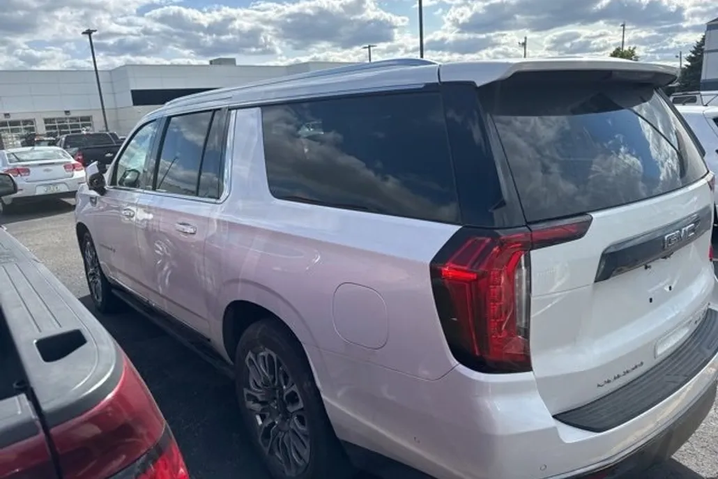 2023 Gmc Yukon XL Denali Ultimate photo 1