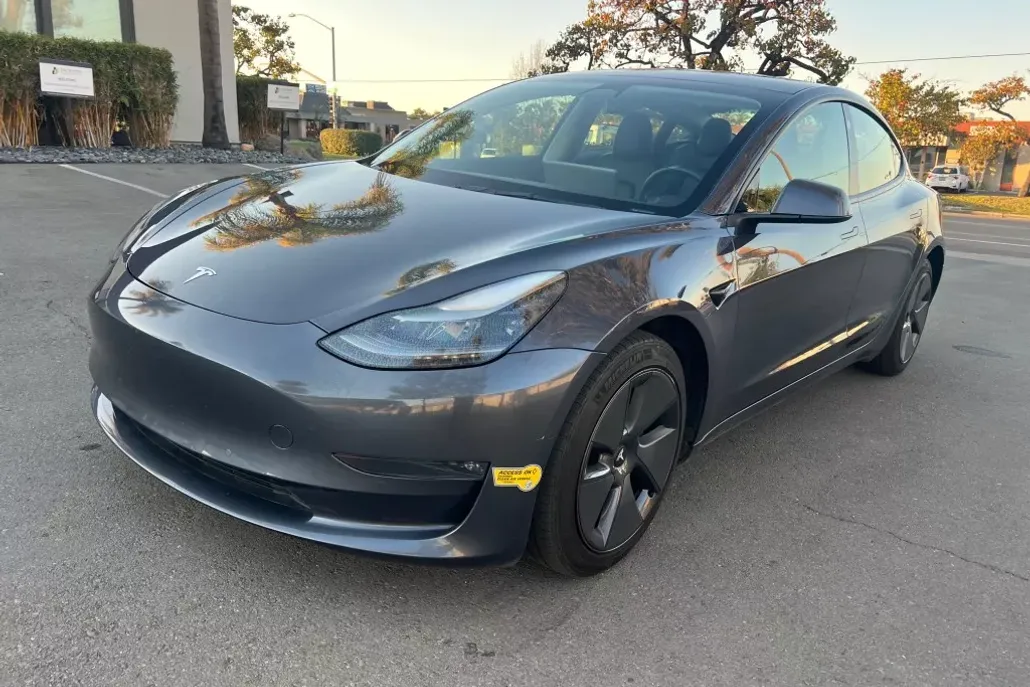 2022 Tesla Model 3 Standard Range Plus photo 1