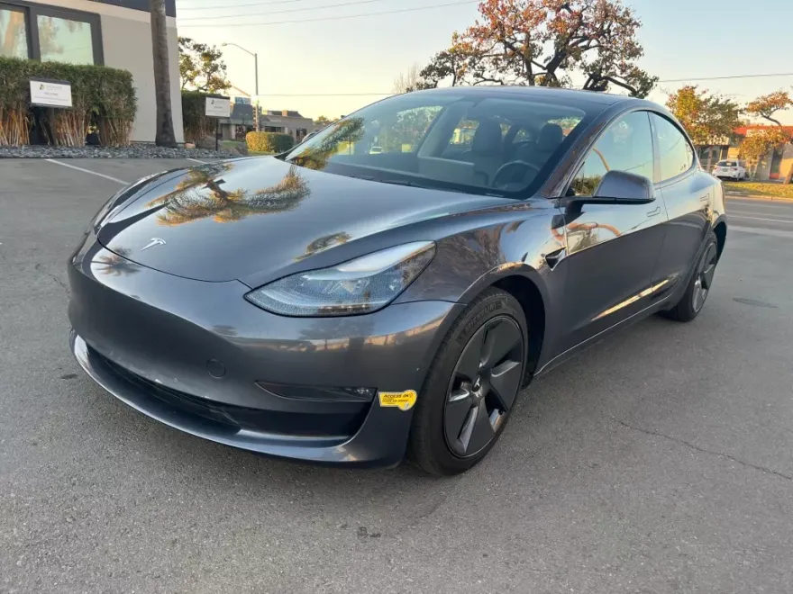 2022 Tesla Model 3 Standard Range Plus photo 1