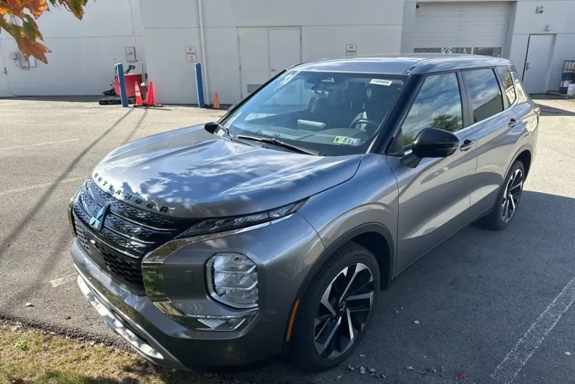 2022 Mitsubishi Outlander Black Edition LE SEL GT photo 1