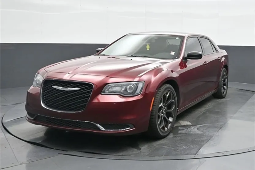 2019 Chrysler 300 Touring photo 1