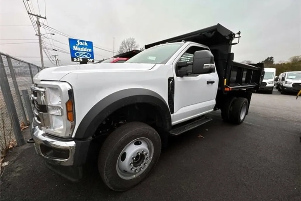 2024 Ford F-550 photo 1
