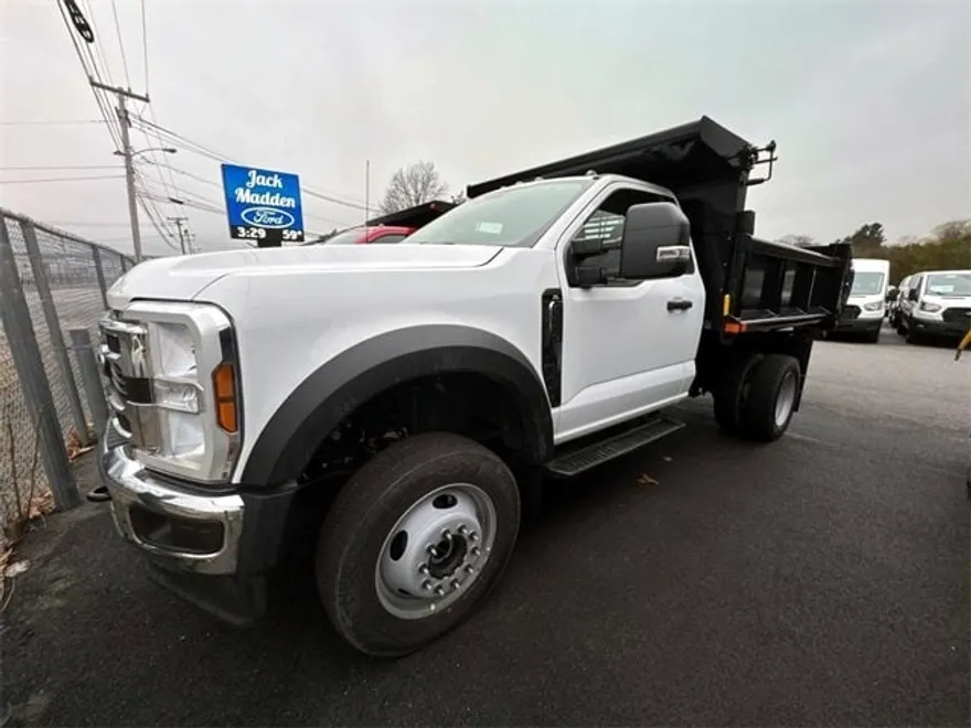 2024 Ford F-550 photo 1