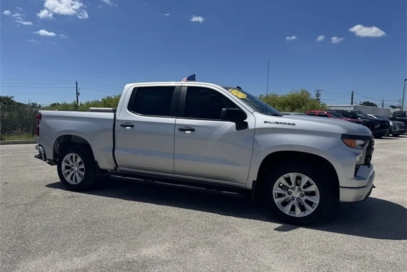 2022 Chevrolet Silverado 1500 Custom photo 1