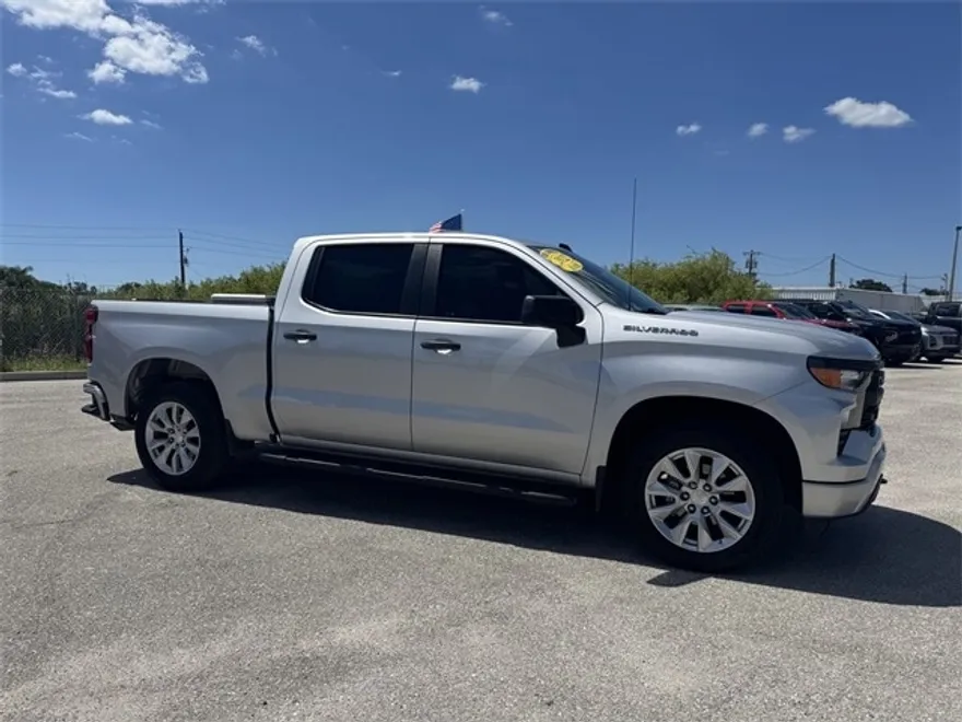 2022 Chevrolet Silverado 1500 Custom photo 1