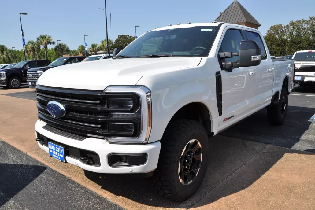 2025 Ford F-250 Platinum photo 1