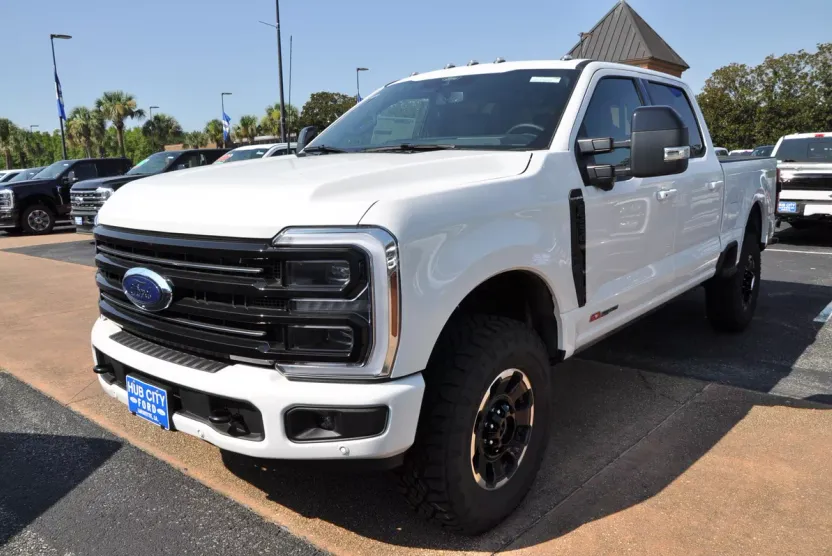 2025 Ford F-250 Platinum photo 1