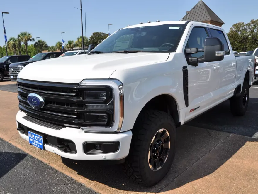 2025 Ford F-250 Platinum photo 1