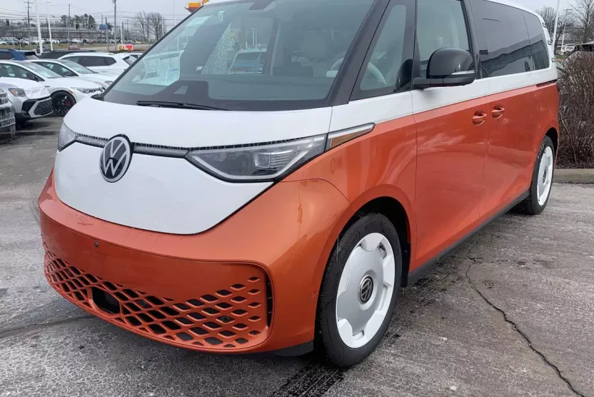 2025 Volkswagen ID. Buzz photo 1