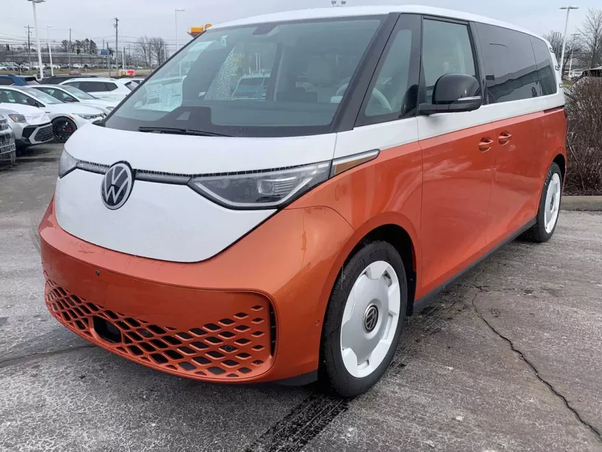 2025 Volkswagen ID. Buzz photo 1