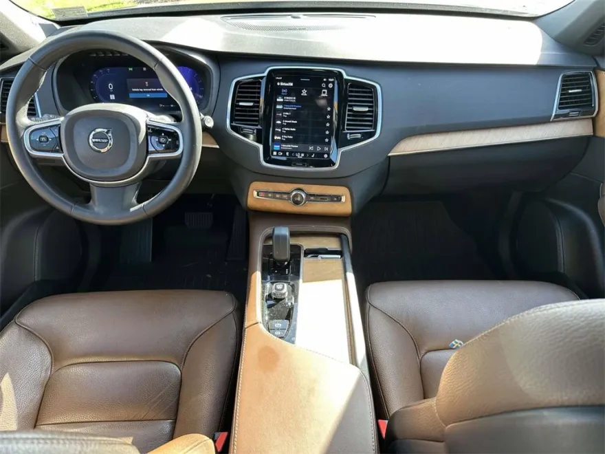 2023 Volvo XC90 Plus photo 1