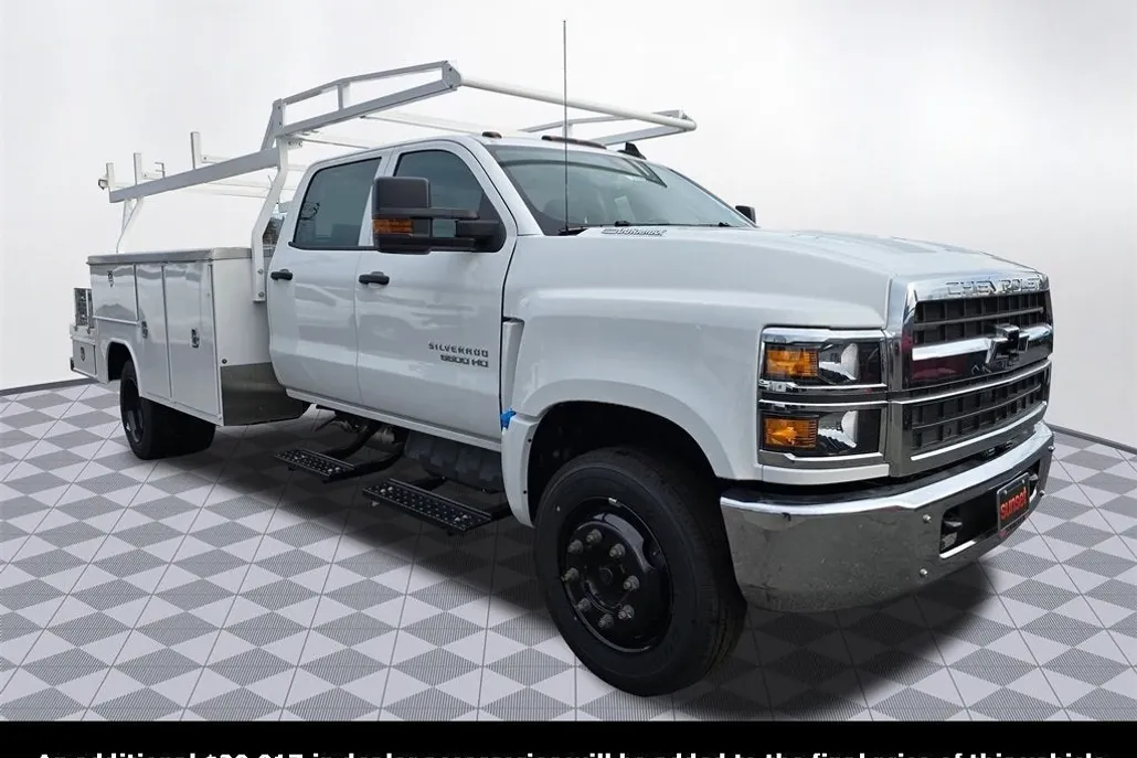 2023 Chevrolet Silverado 5500HD Work Truck photo 1