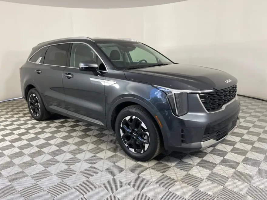 2024 Kia Sorento S photo 1