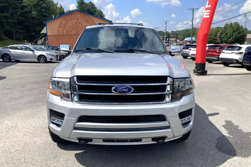 2017 Ford Expedition XLT photo 1