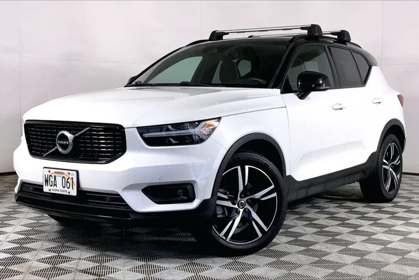 2021 Volvo XC40 R-Design photo 1
