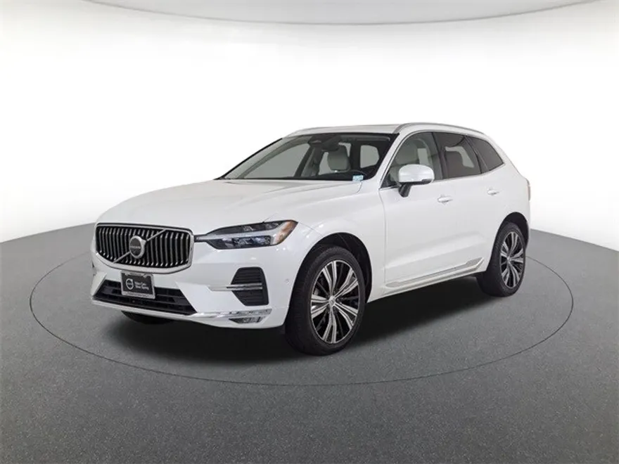2023 Volvo XC60 B5 Ultimate photo 1