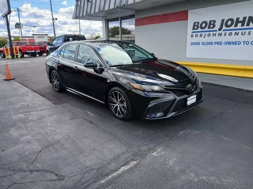 2023 Toyota Camry SE photo 1