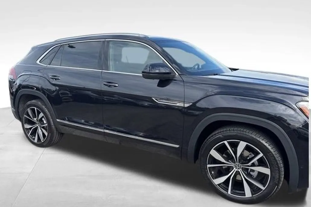 2026 Volkswagen Atlas Cross Sport SEL Premium R-Line photo 1