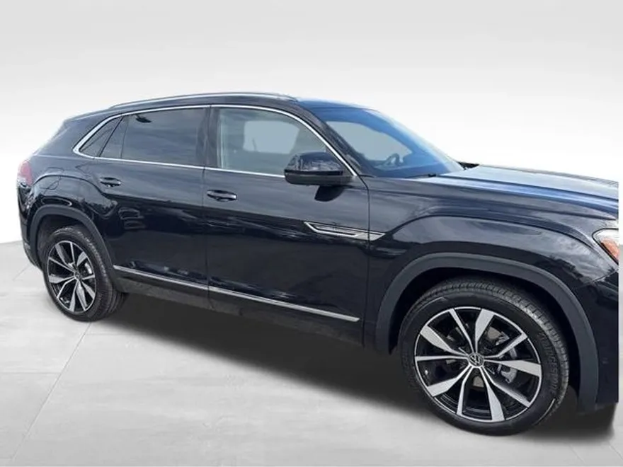 2026 Volkswagen Atlas Cross Sport SEL Premium R-Line photo 1