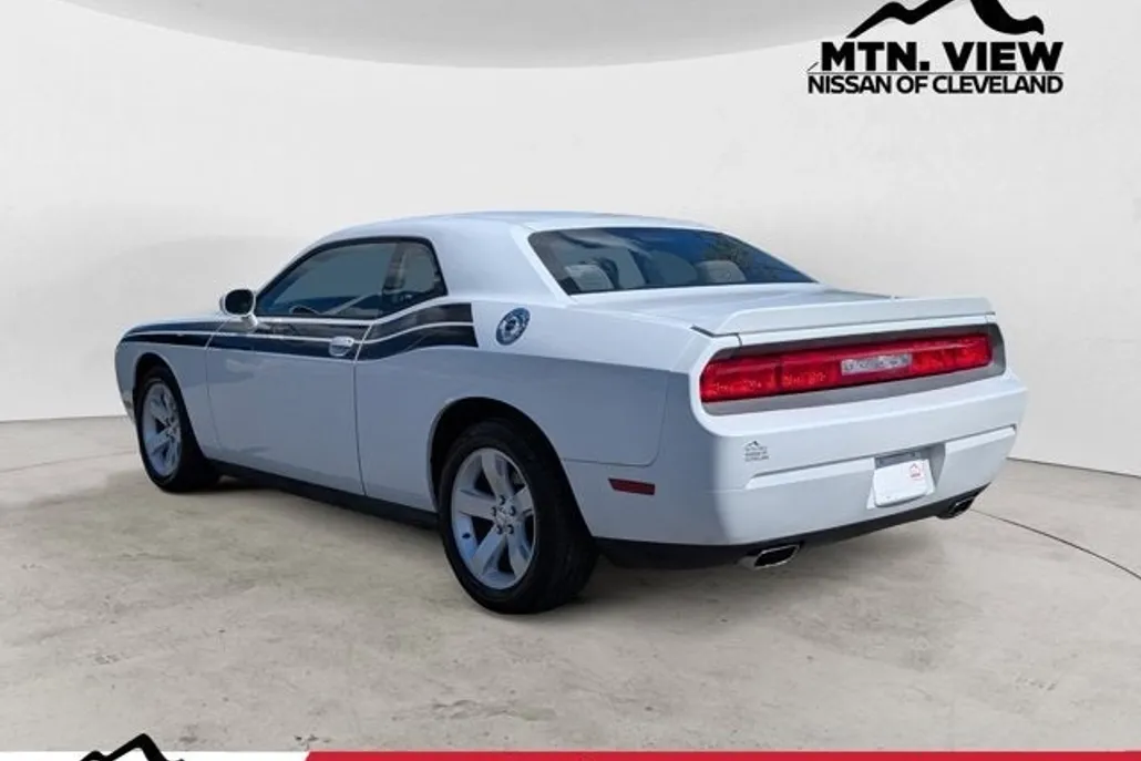 2012 Dodge Challenger SXT photo 1