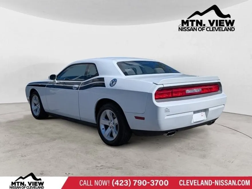 2012 Dodge Challenger SXT photo 1