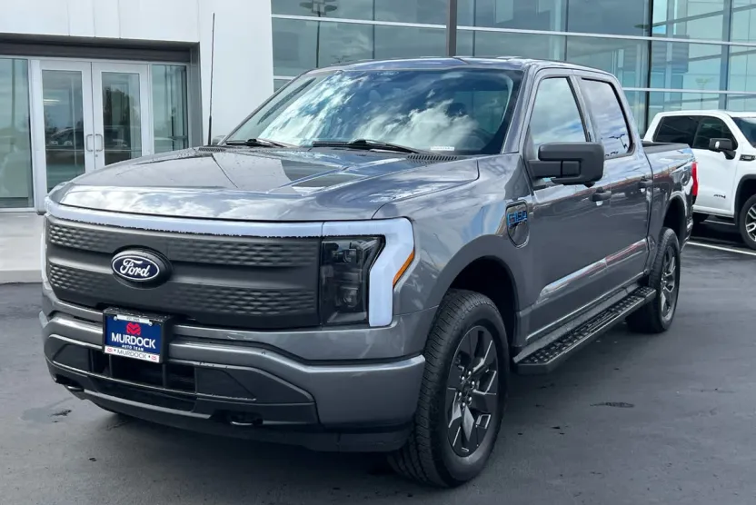 2024 Ford F-150 Lightning XLT photo 1
