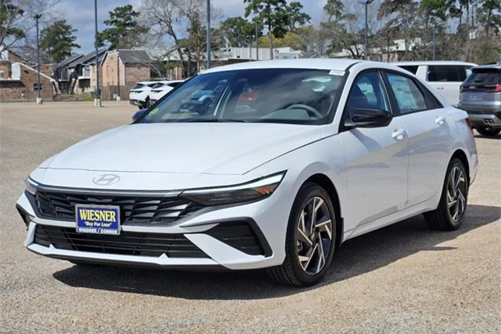 2025 Hyundai Elantra SEL Sport photo 1