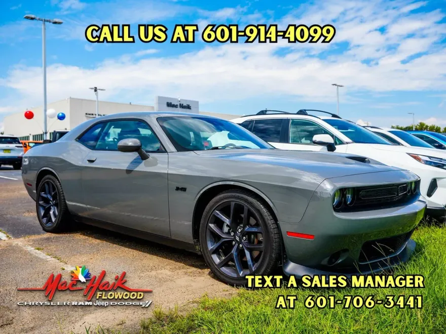 2023 Dodge Challenger R/T photo 1