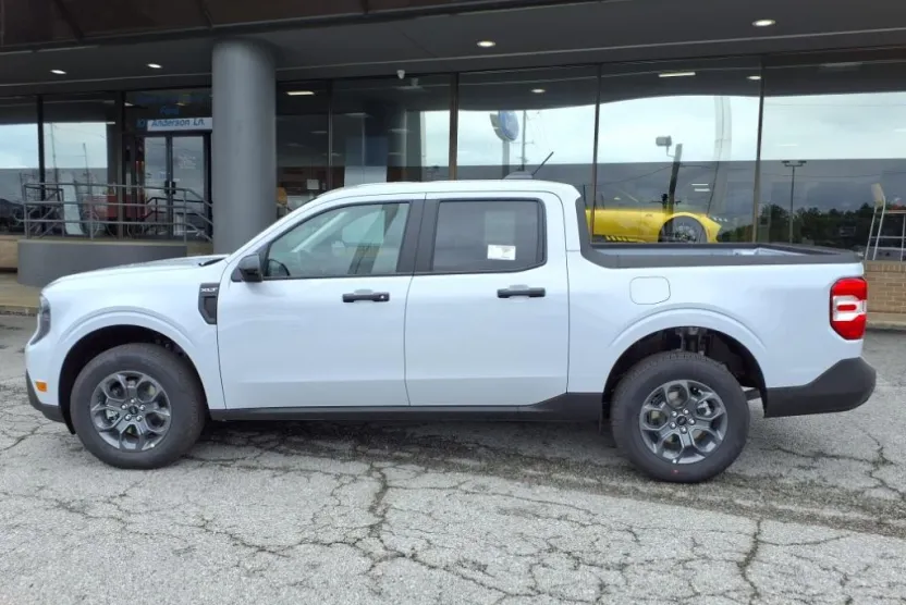 2025 Ford Maverick XLT photo 1