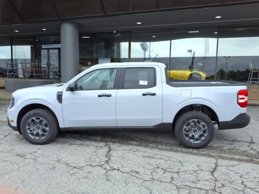 2025 Ford Maverick XLT photo 1