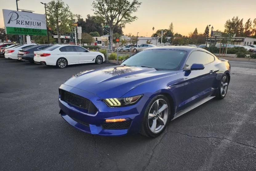 2016 Ford Mustang V6 photo 1