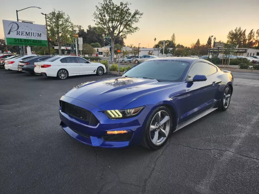 2016 Ford Mustang V6 photo 1