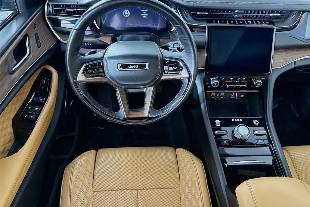 2022 Jeep Grand Cherokee Summit photo 1