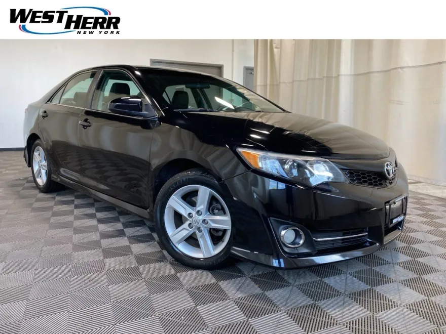 2013 Toyota Camry SE photo 1