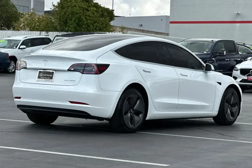 2018 Tesla Model 3 photo 1