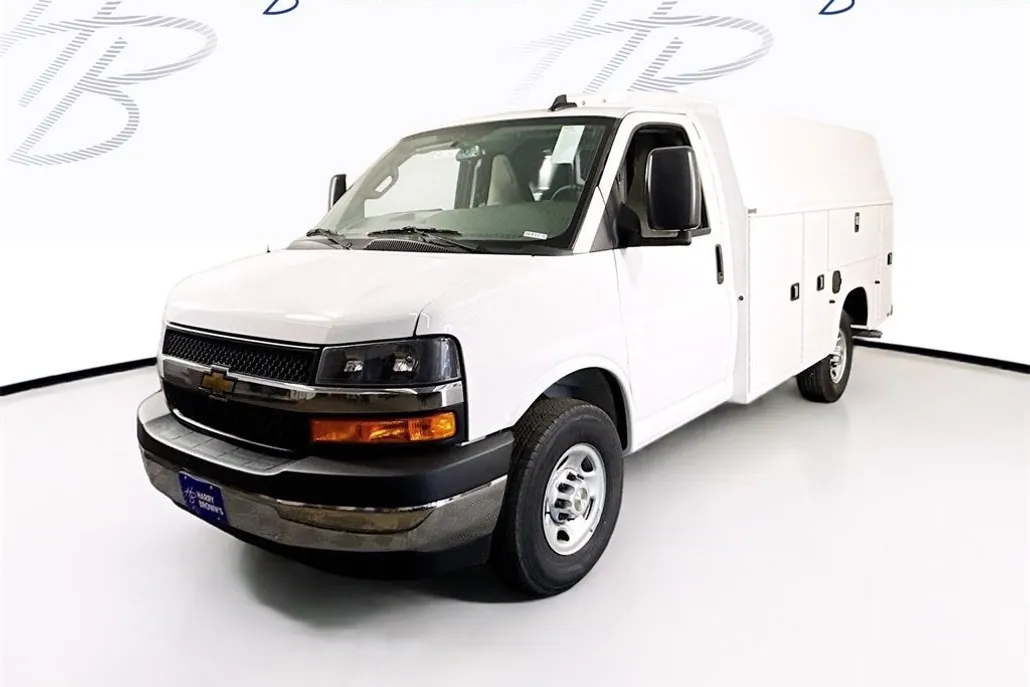 2025 Chevrolet Express Cutaway 3500 photo 1