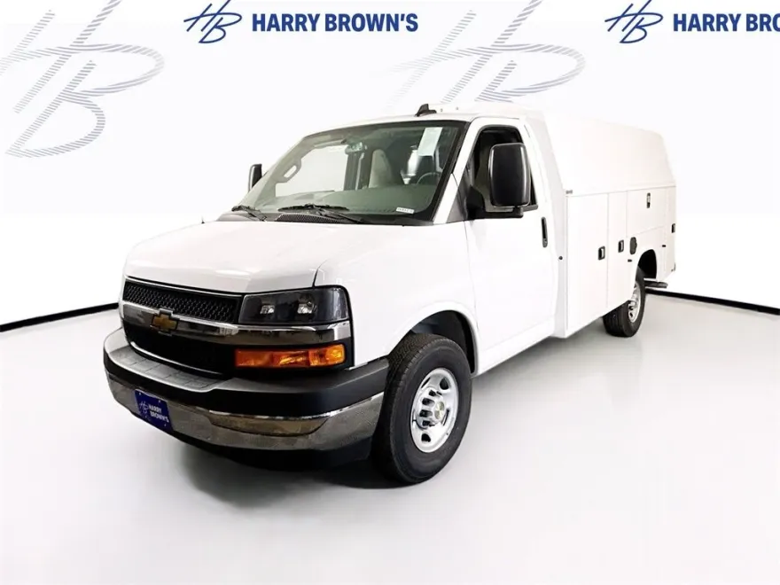 2025 Chevrolet Express Cutaway 3500 photo 1