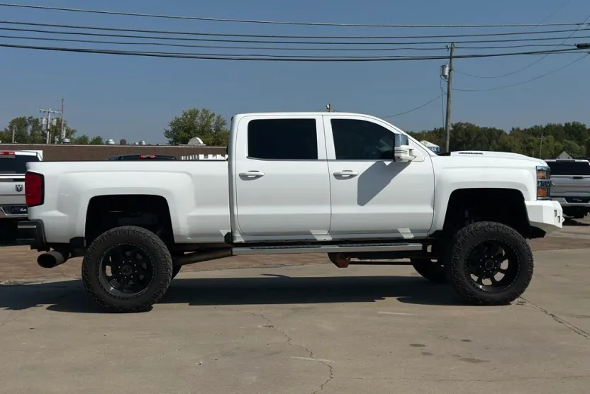 2017 Chevrolet Silverado 2500HD LTZ photo 1