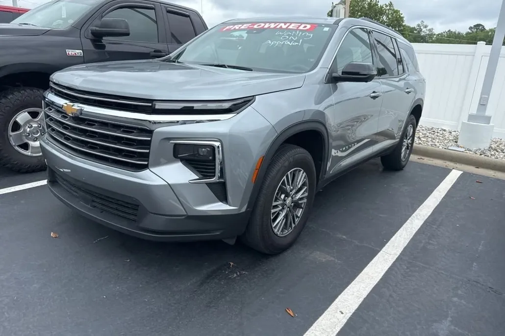 2024 Chevrolet Traverse photo 1